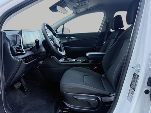 Certified 2025 Kia Sportage LX image 22