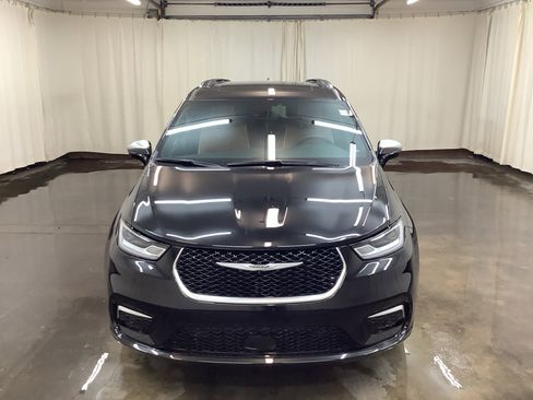New 2026 Chrysler Pacifica Pinnacle w/ Trailer Tow Group image 3