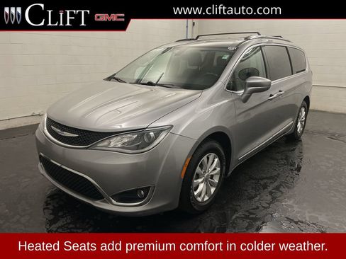 Used 2019 Chrysler Pacifica Touring-L FWD image 1