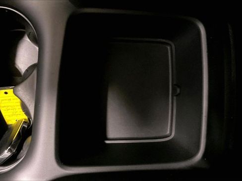 Used 2025 Chrysler Pacifica Select FWD image 41