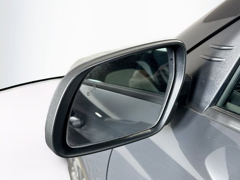 Used 2023 Hyundai Venue SEL image 16