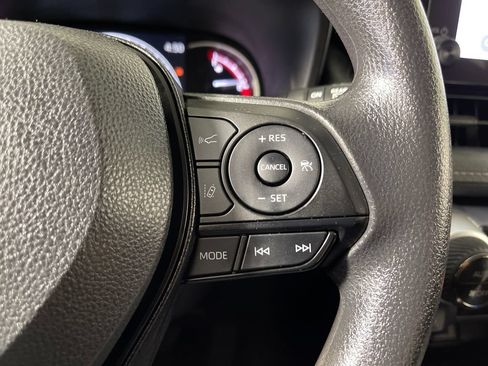 Certified 2025 Toyota RAV4 XLE FWD image 27