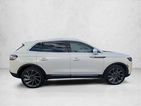 Used 2022 Lincoln Nautilus Reserve w/ Equipment Group 202A image 4