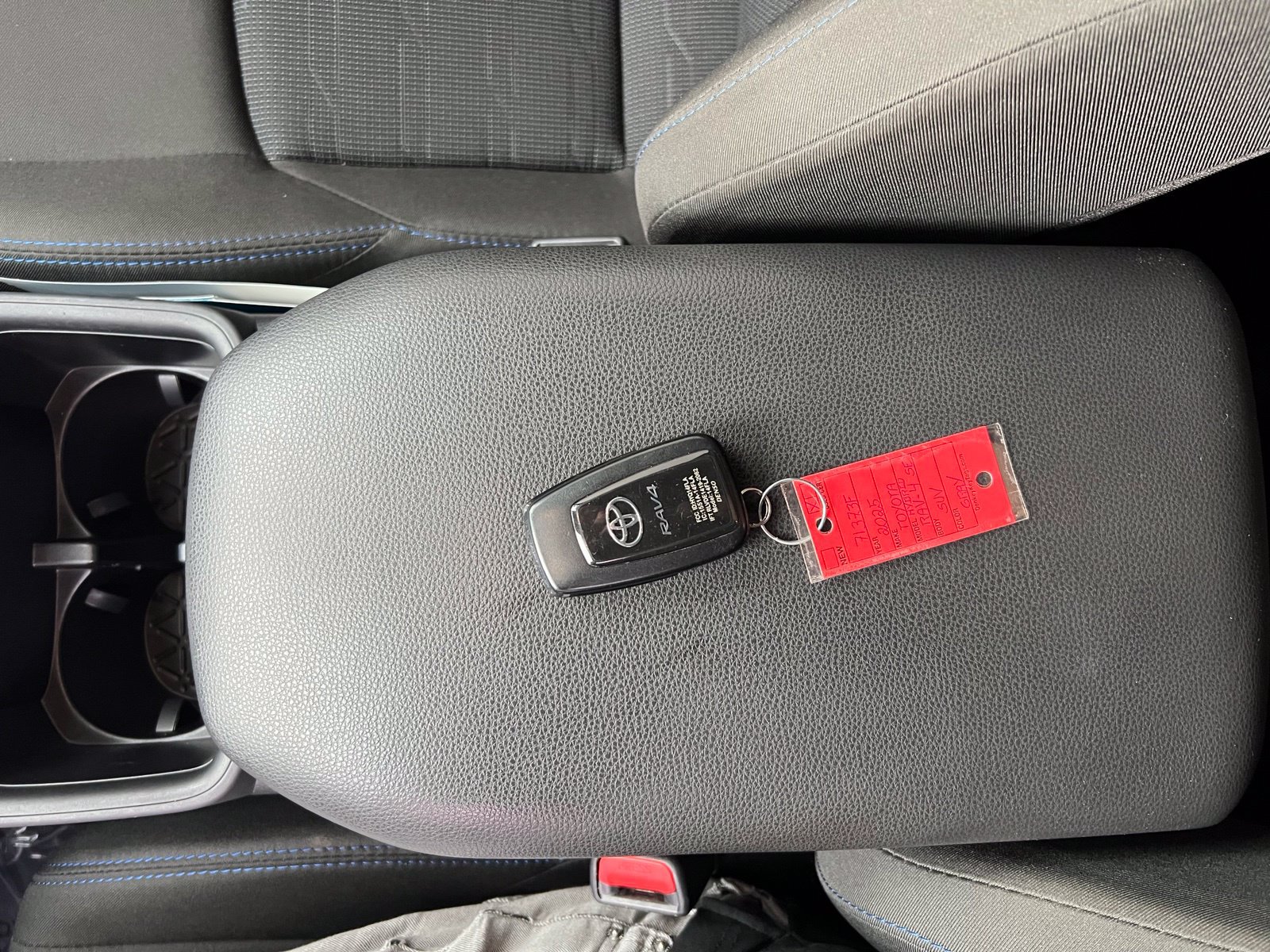 Used 2025 Toyota RAV4 SE AWD/4WD image 38