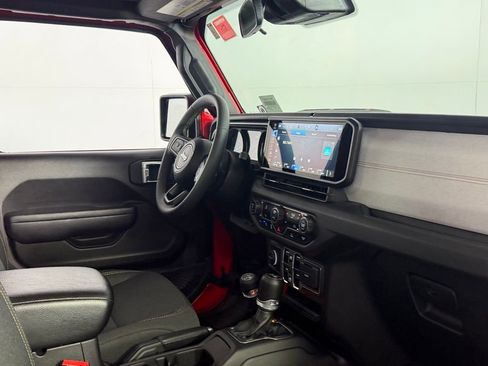 Used 2024 Jeep Wrangler Unlimited image 31