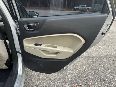 Used 2016 Ford Fiesta SE image 16