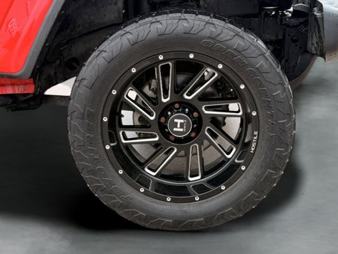 Used 2018 Jeep Wrangler Unlimited Sahara w/ Uconnect 4C Nav & Sound Group AWD/4WD image 8