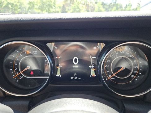 Used 2023 Jeep Wrangler Unlimited Sahara AWD/4WD image 14