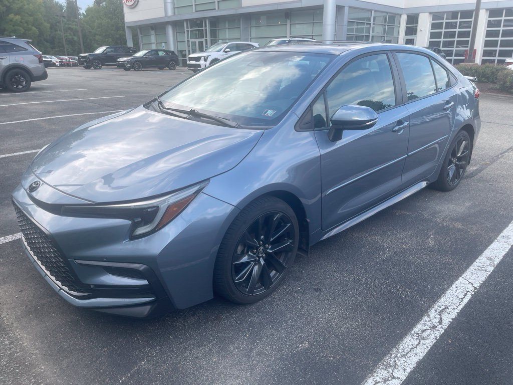 Used 2023 Toyota Corolla SE w/ SE Premium Package FWD image 4