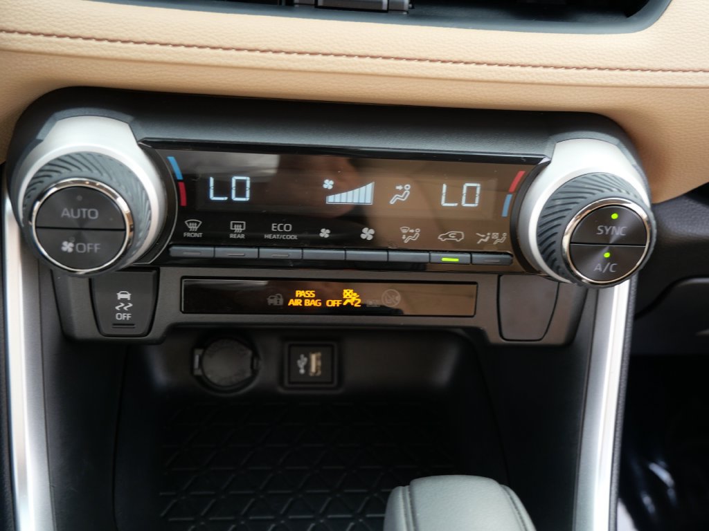 Certified 2025 Toyota RAV4 LE AWD/4WD image 19