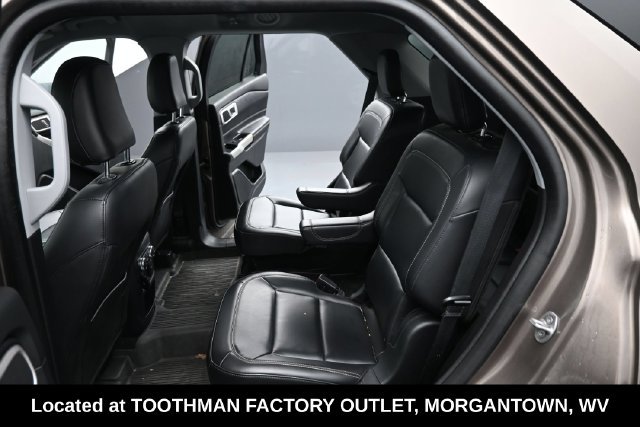 Used 2021 Ford Explorer XLT w/ Equipment Group 202A AWD/4WD image 13
