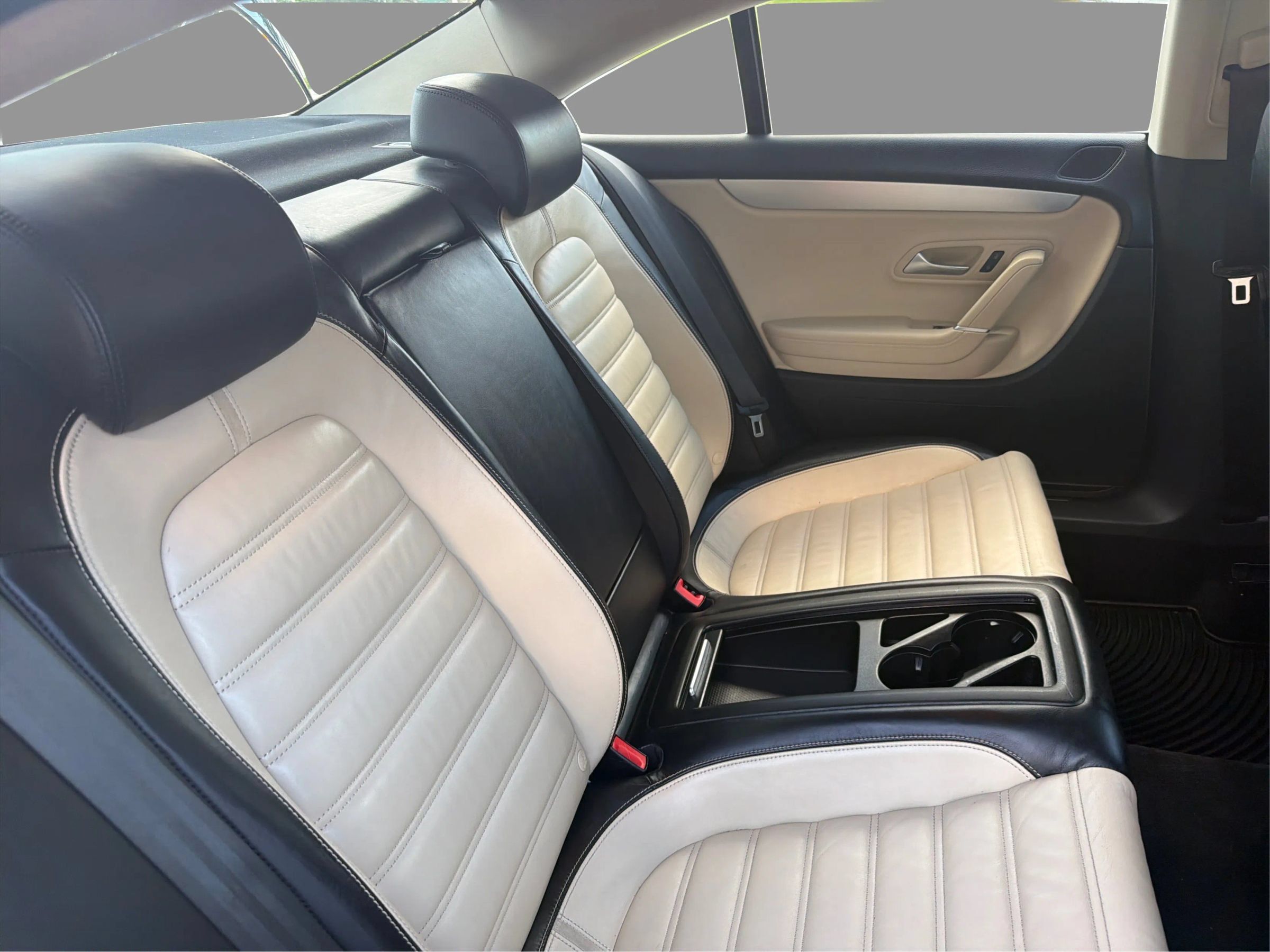 Used 2010 Volkswagen CC Luxury FWD image 27