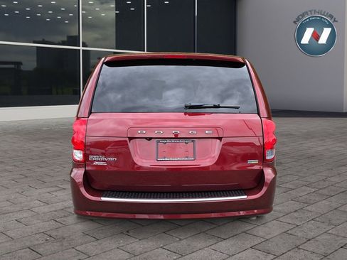 Used 2019 Dodge Grand Caravan SE FWD image 4