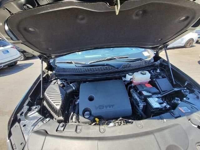 Used 2023 Chevrolet Traverse LS FWD image 28