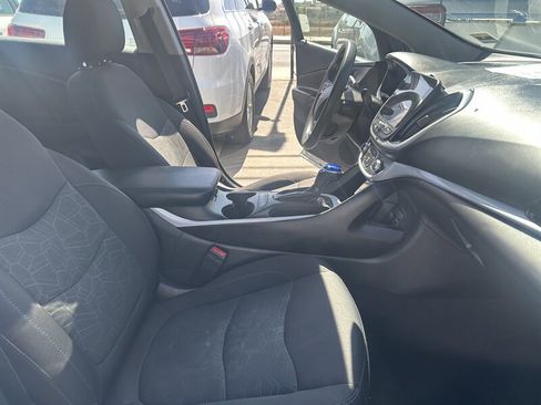 Used 2018 Chevrolet Volt LT image 9