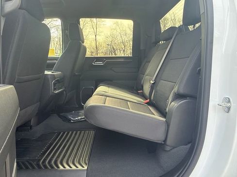 Used 2024 GMC Sierra 2500 SLE w/ SLE Convenience Package image 17