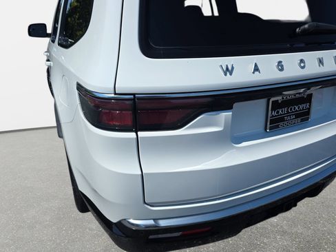 Used 2024 Jeep Wagoneer Series II w/ Flexible Seating Group RWD image 31