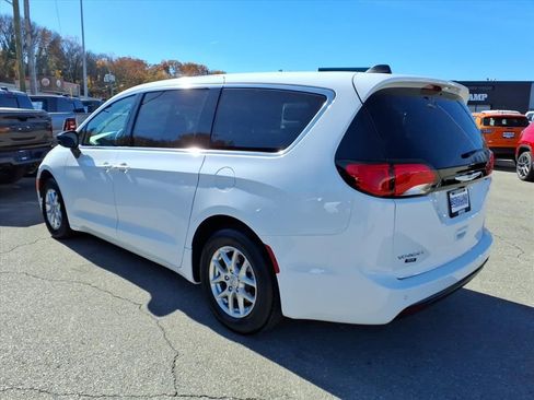 New 2026 Chrysler Voyager LX image 6