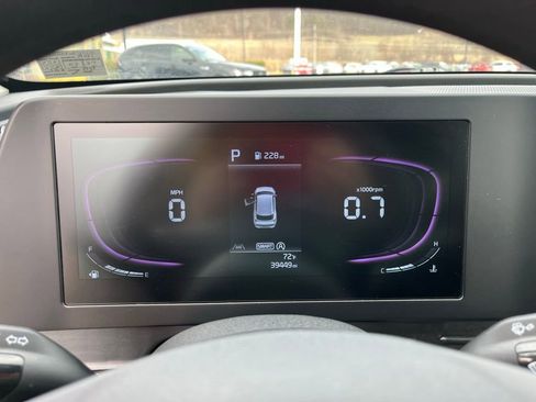 Used 2025 Kia Sportage LX image 12