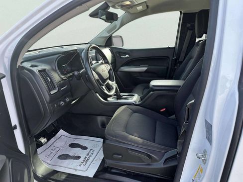 Used 2021 Chevrolet Colorado LT w/ Fleet Safety Package image 10