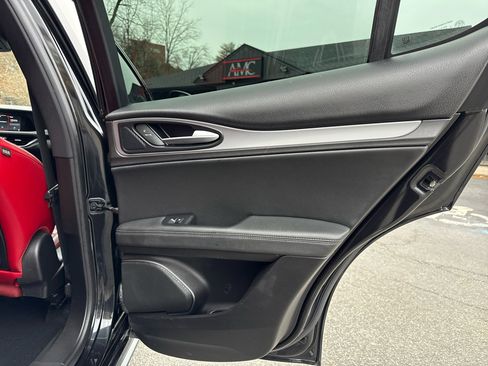 Used 2022 Alfa Romeo Stelvio Veloce image 29