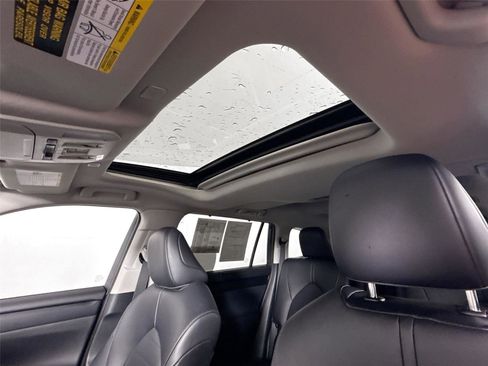 Certified 2024 Toyota Highlander XLE image 23