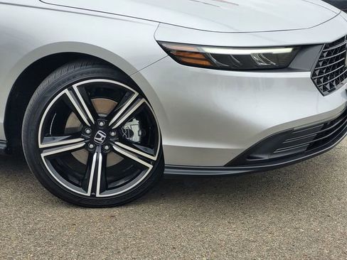 Used 2025 Honda Accord Sport image 9