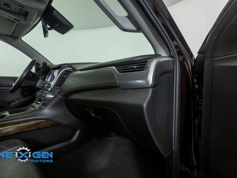 Used 2020 Chevrolet Suburban LT w/ Luxury Package AWD/4WD image 41