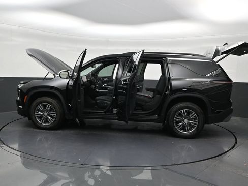 Used 2026 Chevrolet Traverse LT FWD image 34