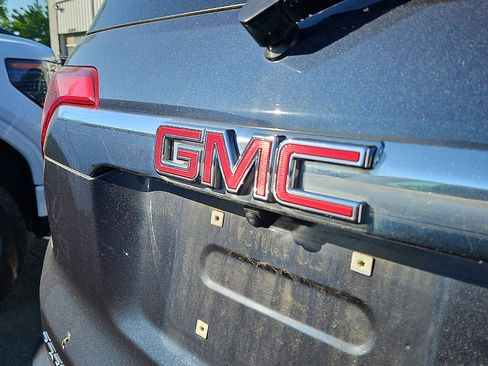Used 2018 GMC Acadia Denali w/ Technology Package AWD/4WD image 10