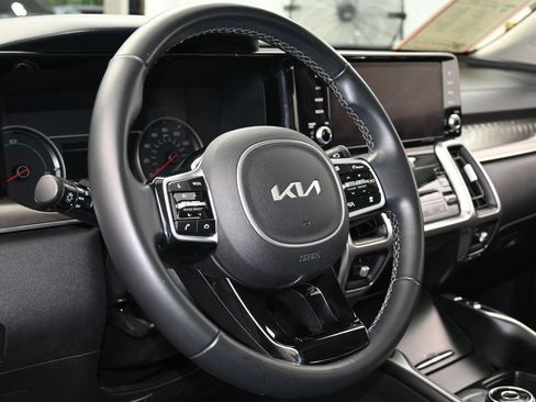 Used 2022 Kia Sorento EX w/ Panoramic Sunroof Package image 14