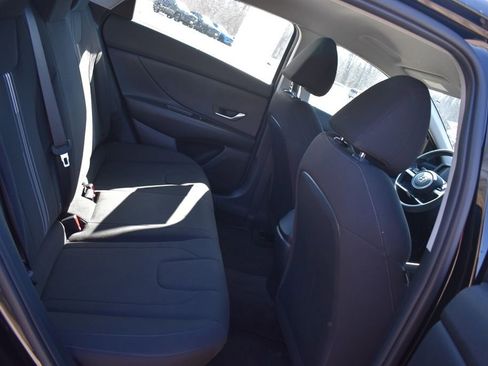 Used 2022 Hyundai Elantra SEL image 16