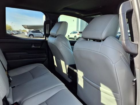 Used 2024 Toyota Tacoma Limited w/ Limited Package (LT) image 19