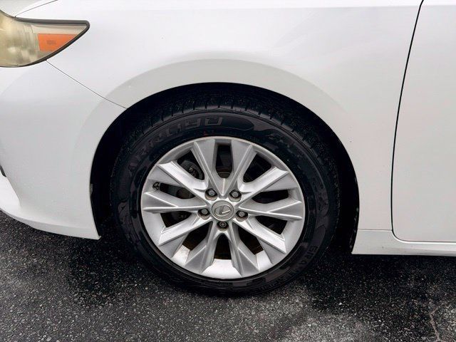 Used 2013 Lexus ES 300h w/ Luxury Pkg FWD image 32