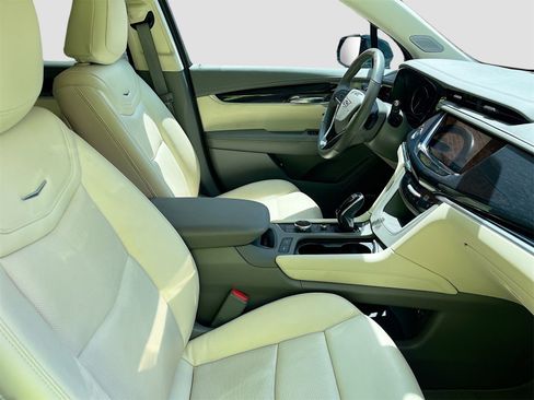 Used 2024 Cadillac XT6 Premium Luxury image 30