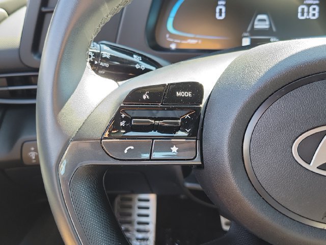 Used 2025 Hyundai Elantra Sport FWD image 7