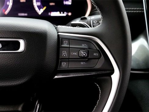 Used 2023 Jeep Grand Cherokee Altitude image 13