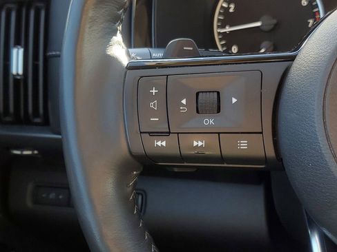 Used 2023 Nissan Pathfinder SL image 17