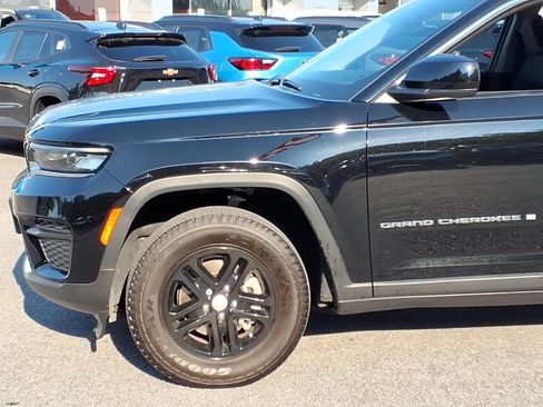 Used 2023 Jeep Grand Cherokee Laredo AWD/4WD image 6