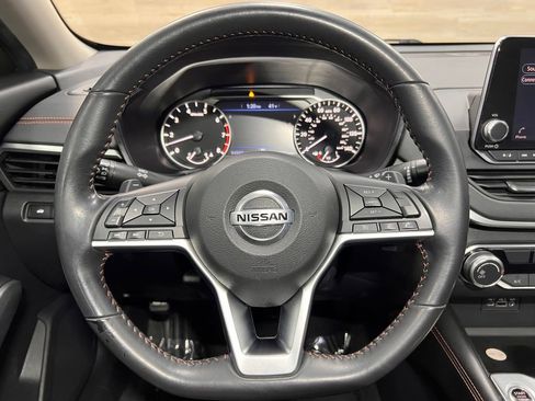 Used 2022 Nissan Altima 2.5 SR FWD image 9