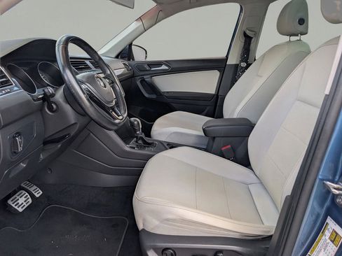 Used 2019 Volkswagen Tiguan SE w/ Panoramic Sunroof Package image 17
