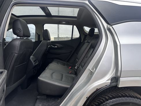 Used 2018 GMC Terrain Denali w/ Advanced Safety Package image 8