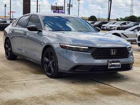Used 2024 Honda Accord Sport image 3