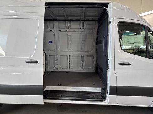 New 2025 Mercedes-Benz Sprinter 4500 image 15