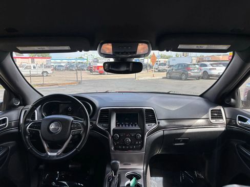Used 2018 Jeep Grand Cherokee Limited image 9
