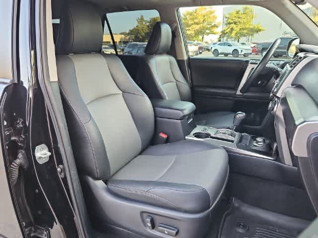 Used 2020 Toyota 4Runner SR5 Premium w/ Moonroof Package AWD/4WD image 18