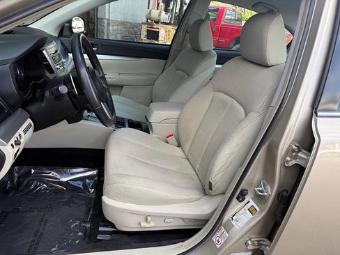 Used 2010 Subaru Legacy 2.5i Premium image 3