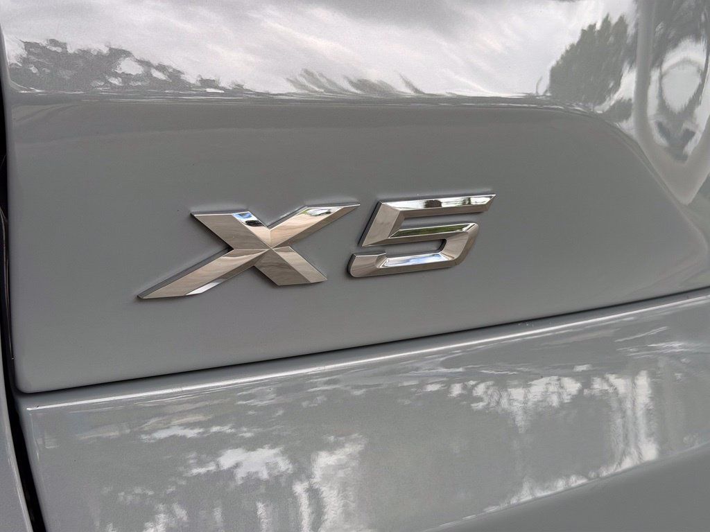 Used 2025 BMW X5 xDrive40i w/ M Sport Package AWD/4WD image 18