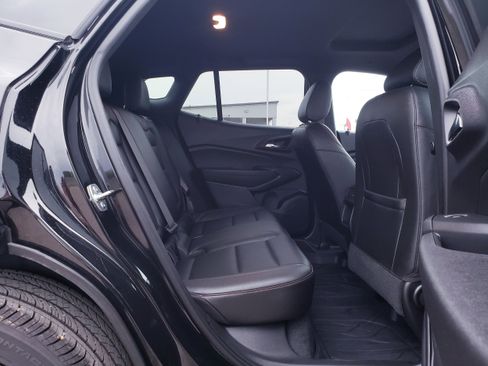 Used 2025 Chevrolet Trax RS w/ Sunroof Package image 16