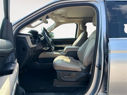 Used 2023 Ford Expedition Limited image 9